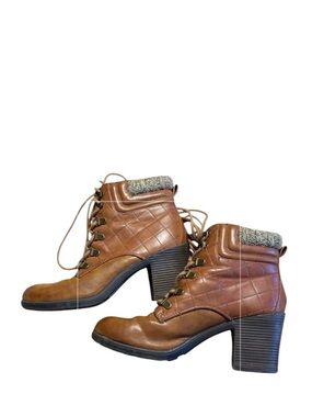 Mia Teddy Lace Up Boots Size 8.5